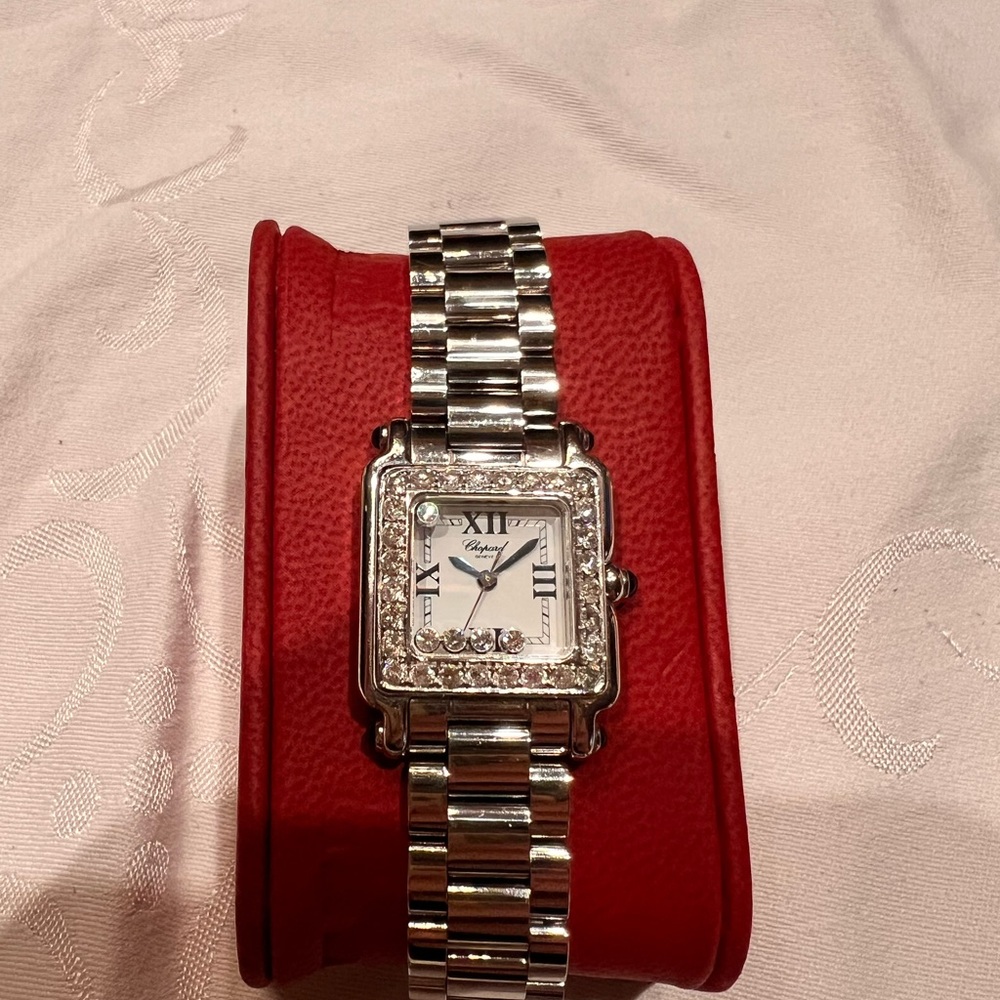 Chopard Happy Sport with Diamond Pavé bezel and 5 floating diamonds.